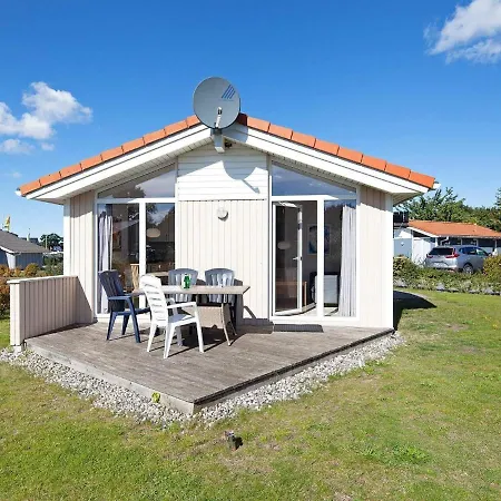 Two-bedroom In 10 * Groemitz