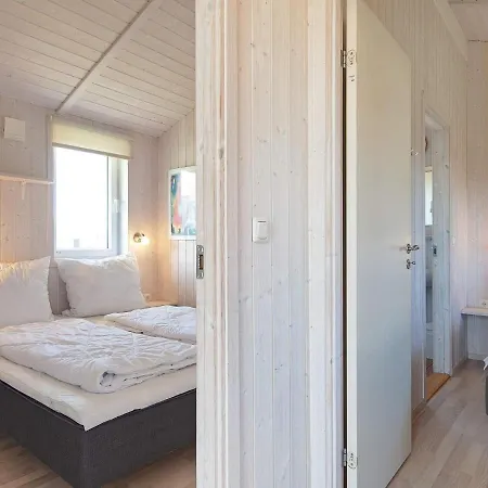 Two-bedroom In 10 Groemitz
